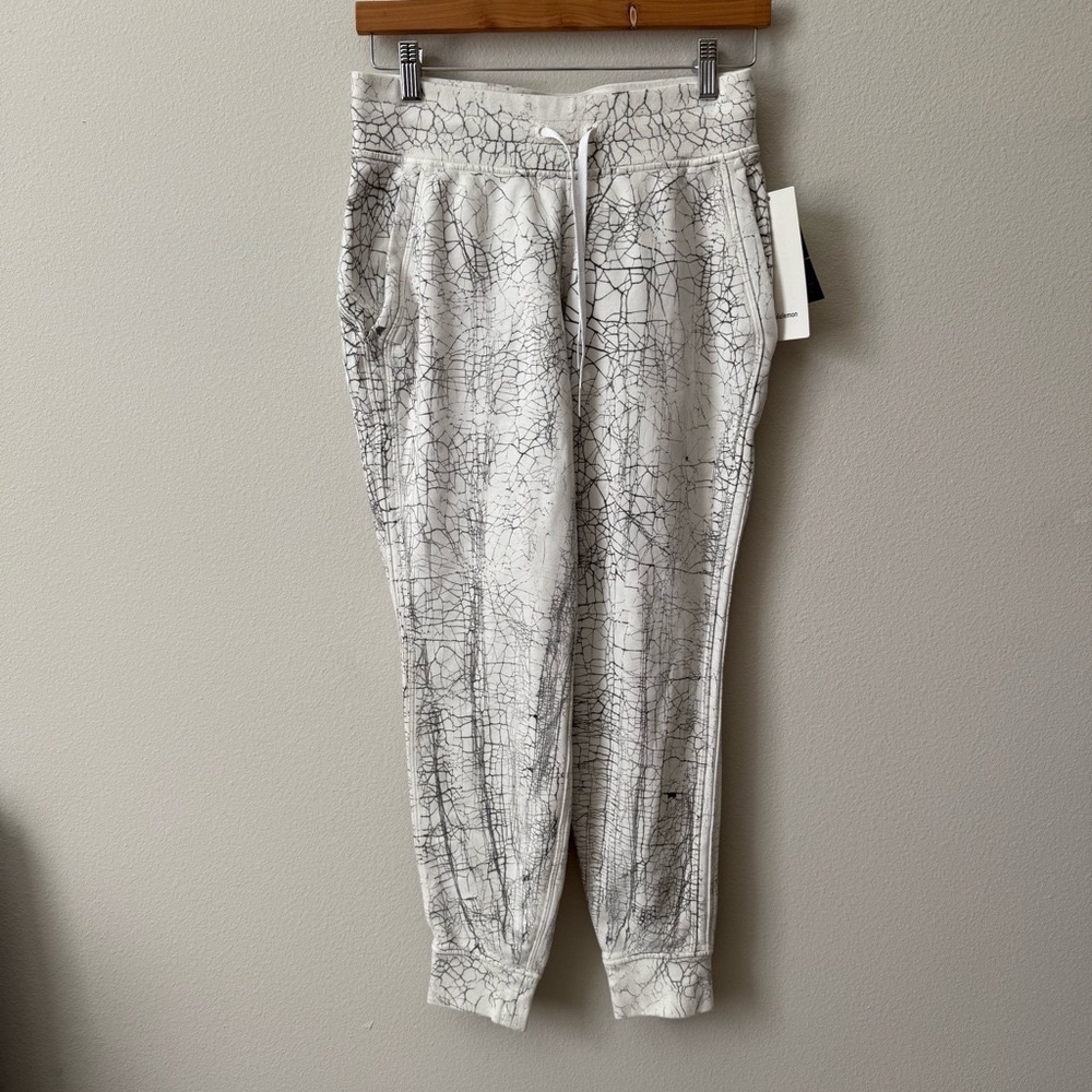 NWT Lululemon Warm Down Jogger *Thread Dye Size 6